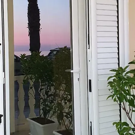 A Un Passo Dal Mare B&B 아그로폴리