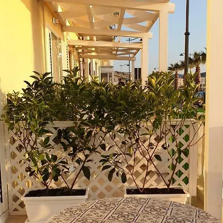 A Un Passo Dal Mare B&B 아그로폴리