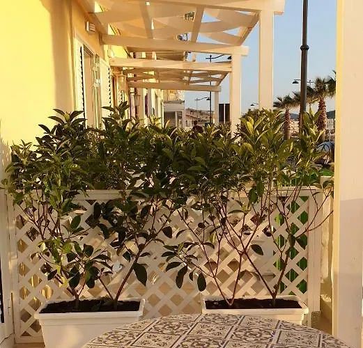 A Un Passo Dal Mare ベッド・アンド・ブレックファスト アグローポリ